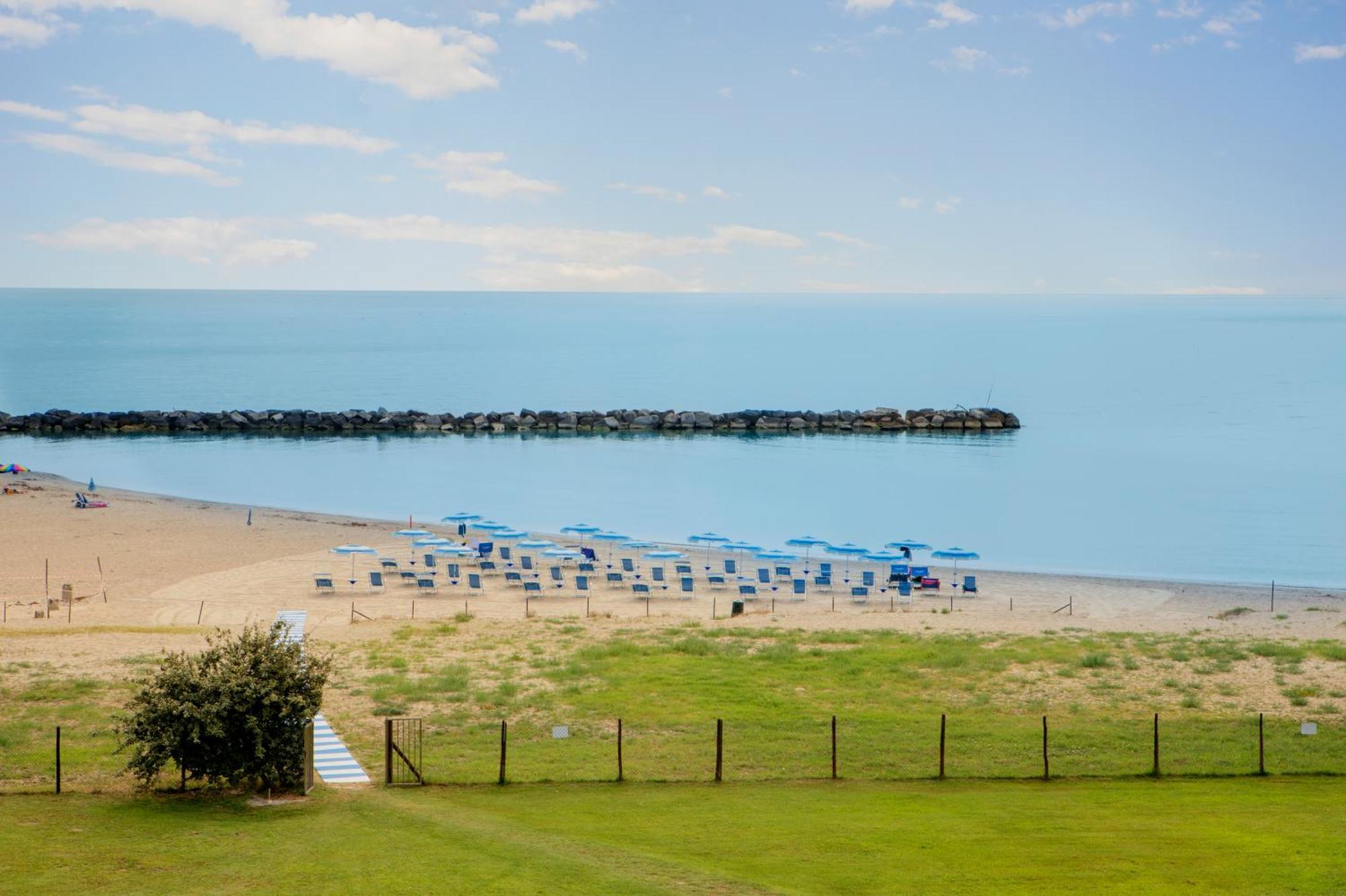 Residence Brezza Di Mare San Benedetto del Tronto Luaran gambar